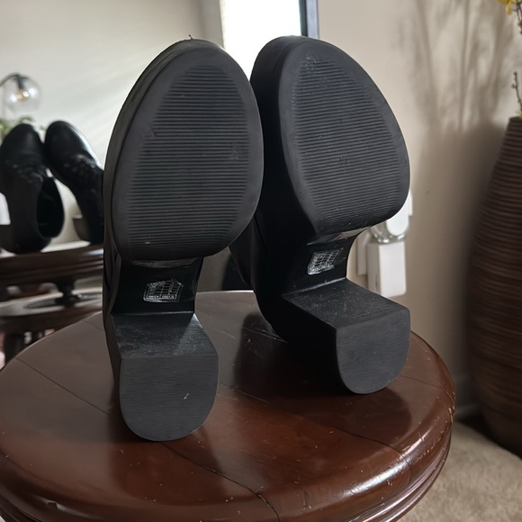 Forever 21 Black Lace Up Boots with Chunky Sole - Picture 6 of 12